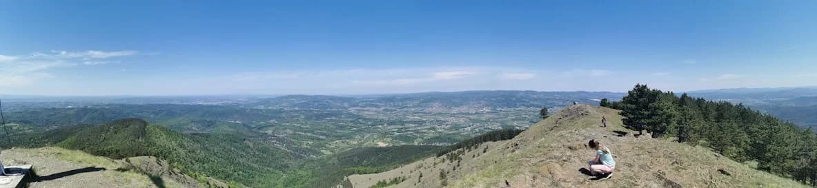 Panoramski pogled sa Gostilja na šume i brda Ozrena
